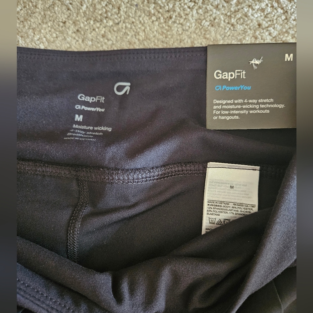 NWT Gap Fit Skort, Medium, Black - Picture 2 of 3